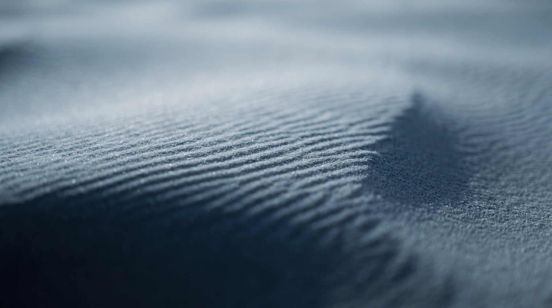 Detalle macro de una superficie mate con relieve suave, imagen ilustrativa