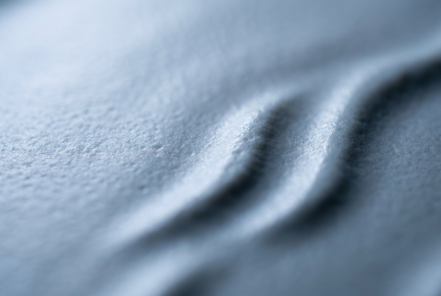 Detalle macro de una superficie mate con relieve irregular, imagen ilustrativa